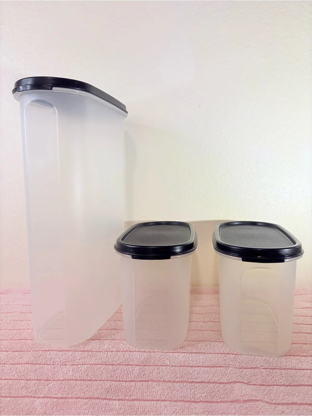 Set of 3 Modular Mates container.             (2oval 4 1/2”H). (1 oval 11 1/4”H)